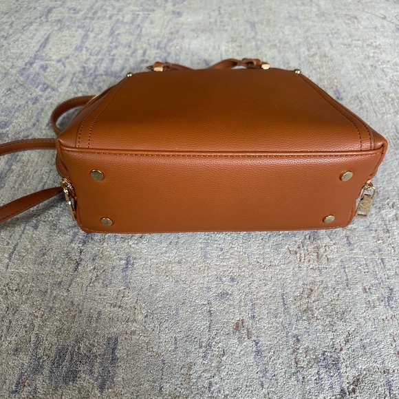 Crossbody x Backpack Convertible Bag - Picture 5 of 6